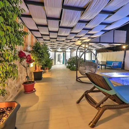 Calikusu Kalkan Villa *